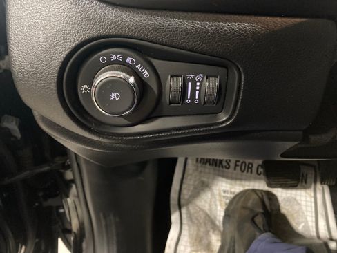 Used 2019 Jeep Renegade Trailhawk w/ Cold Weather Group II AWD/4WD image 19