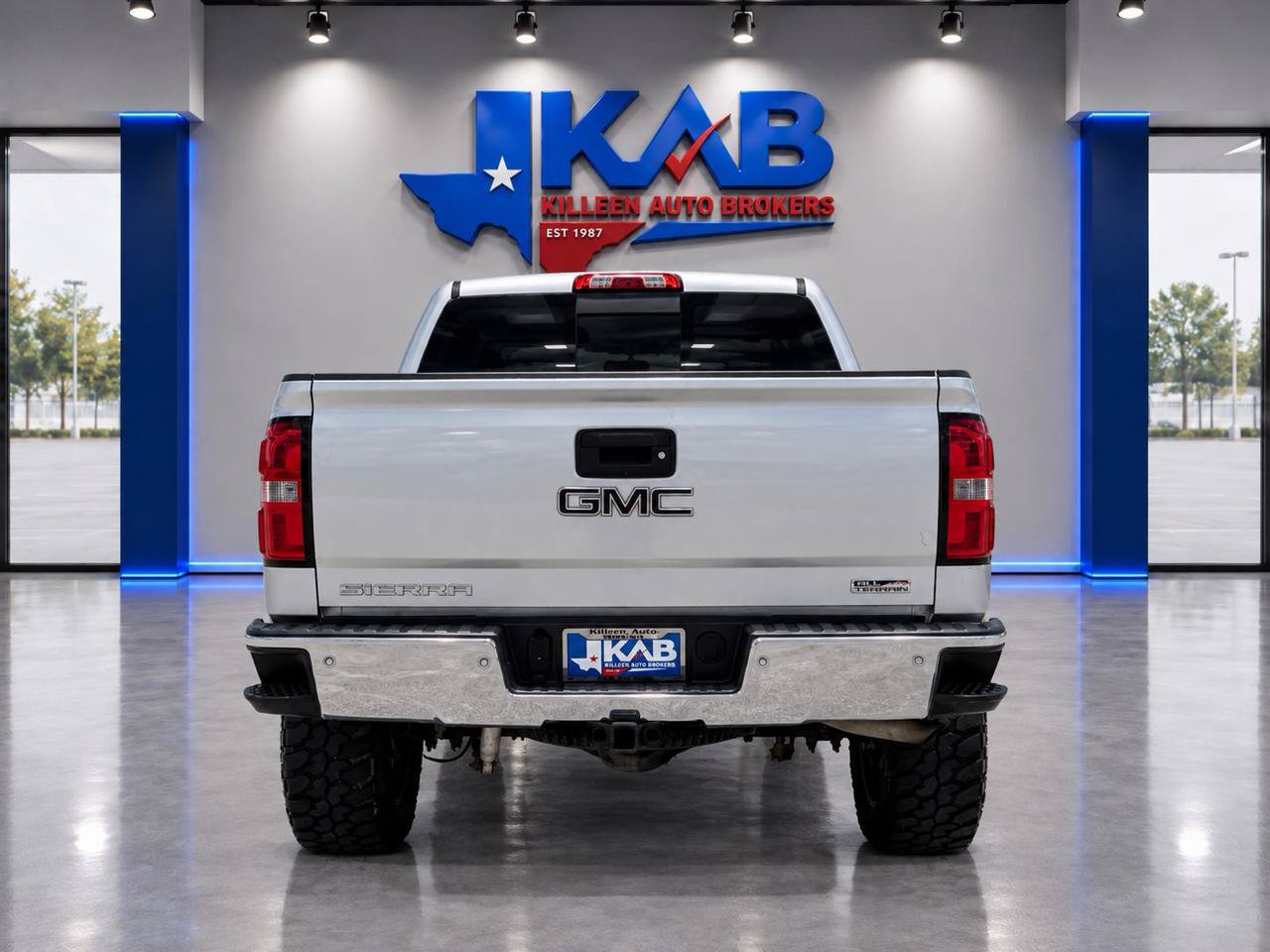Used 2014 GMC Sierra 1500 SLT w/ All-Terrain Package AWD/4WD image 4