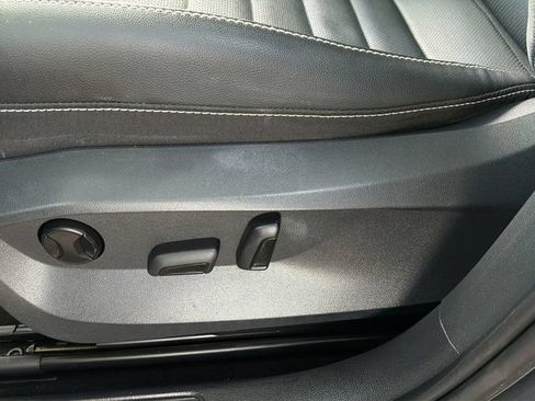 Used 2022 Volkswagen Taos SEL w/ Panoramic Sunroof Package AWD/4WD image 19