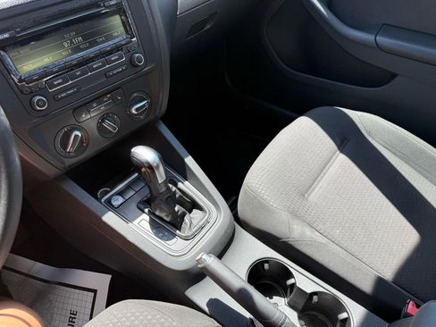 Used 2015 Volkswagen Jetta SE FWD image 11