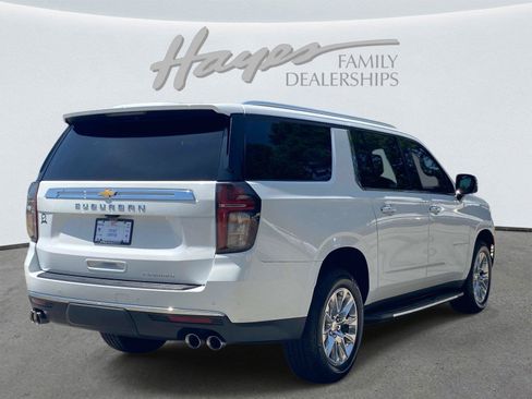 Used 2021 Chevrolet Suburban Premier w/ Premium Package AWD/4WD image 3