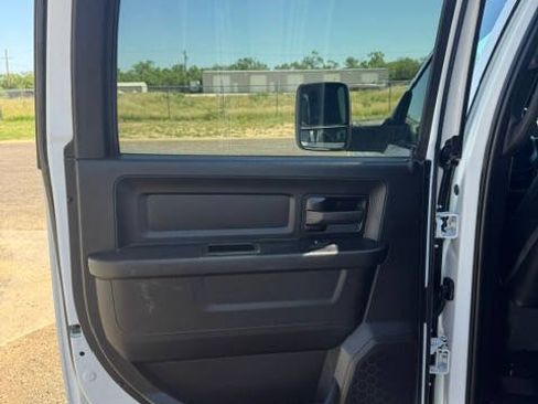 Used 2024 RAM 2500 Tradesman w/ Chrome Appearance Group AWD/4WD image 17