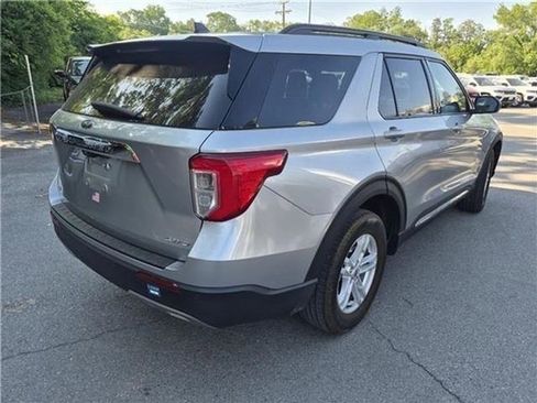 Used 2022 Ford Explorer XLT w/ Equipment Group 202A AWD/4WD image 36