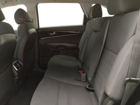 Used 2018 Kia Sorento FWD image 18
