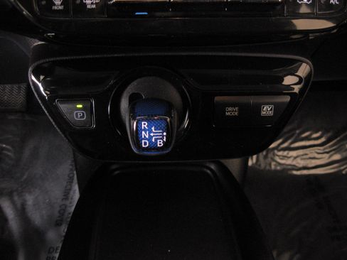 Used 2021 Toyota Prius LE image 14