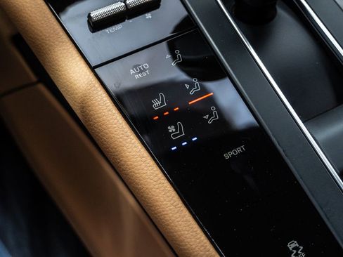 Used 2025 Porsche Macan image 20