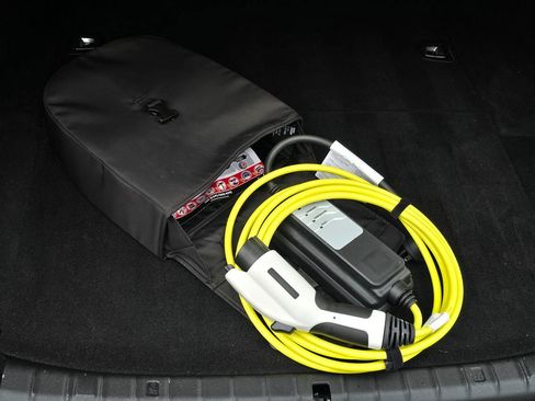 Used 2023 BMW 530e xDrive w/ Premium Package image 52