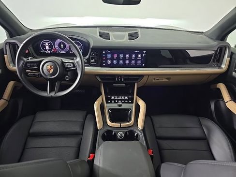 Certified 2024 Porsche Cayenne image 28