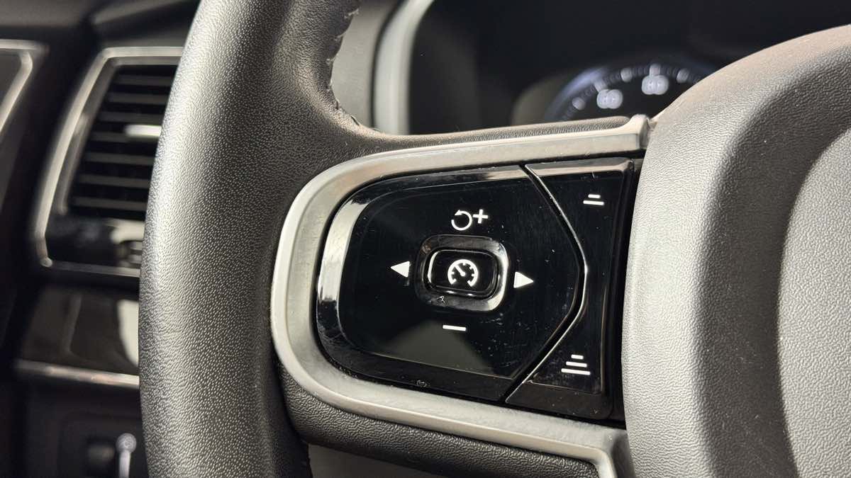 Used 2018 Volvo XC90 T6 Momentum w/ Convenience Package AWD/4WD image 22