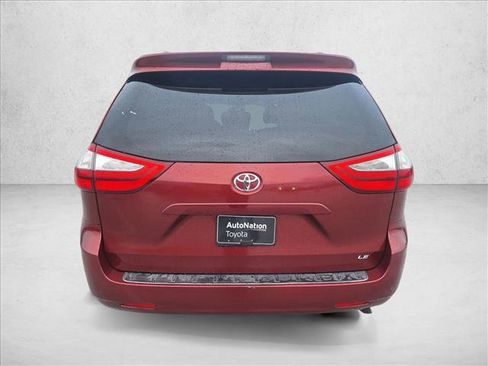 Used 2015 Toyota Sienna LE image 6