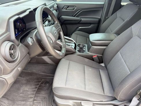 Used 2024 Chevrolet Colorado Trail Boss AWD/4WD image 5