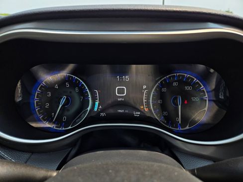 Used 2025 Chrysler Pacifica Select AWD/4WD image 20