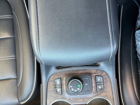 Used 2021 GMC Acadia Denali w/ Denali Ultimate Package AWD/4WD image 18