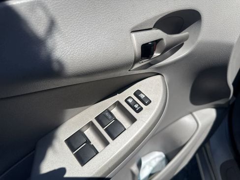 Used 2010 Toyota Corolla LE FWD image 17