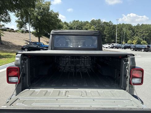 Used 2023 Jeep Gladiator Sport image 25