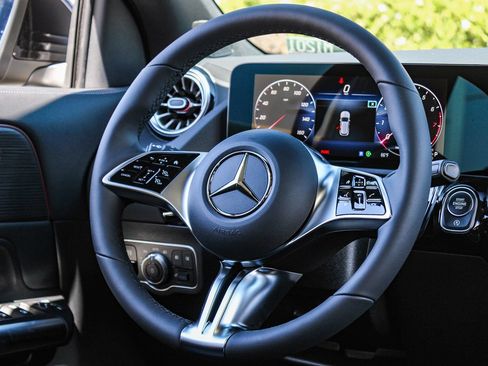 New 2026 Mercedes-Benz GLA 250 4MATIC image 17
