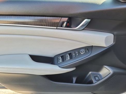 Used 2019 Honda Accord EX image 18