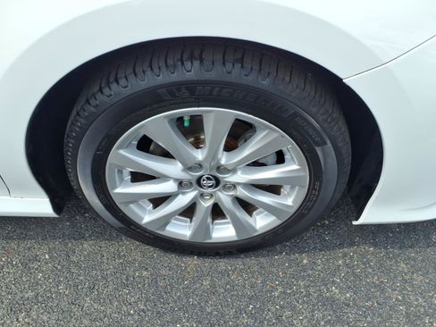 Used 2018 Toyota Camry LE w/ Convenience Package FWD image 7