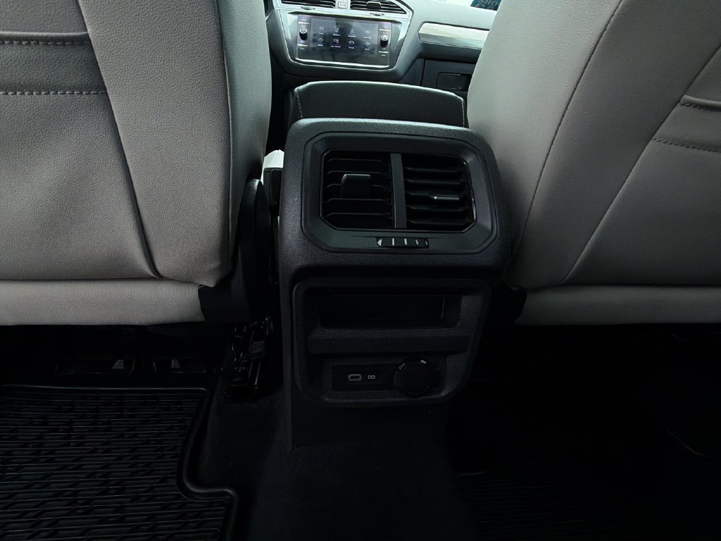 Used 2021 Volkswagen Tiguan SE R-Line AWD/4WD image 17