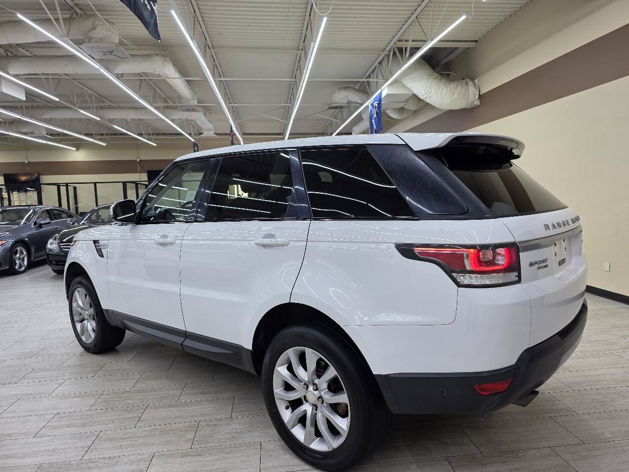 Used 2015 Land Rover Range Rover Sport HSE AWD/4WD image 8