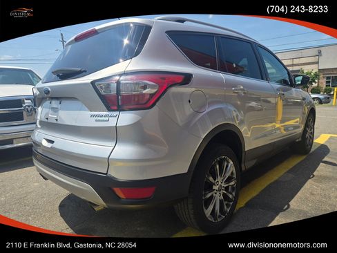 Used 2017 Ford Escape Titanium FWD image 4