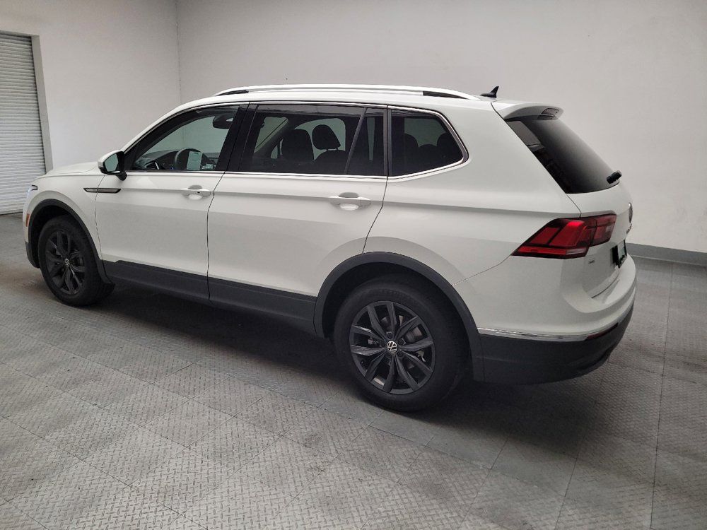 Used 2024 Volkswagen Tiguan SE FWD image 3
