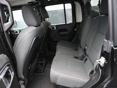 Used 2024 Jeep Gladiator Rubicon w/ Technology Group image 32