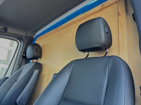 Used 2024 Mercedes-Benz Sprinter 4500 image 10