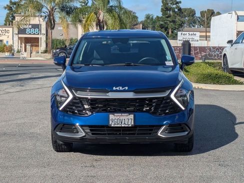 Used 2023 Kia Sportage EX image 3