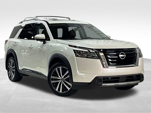 Used 2024 Nissan Pathfinder Platinum w/ Cargo Package image 31
