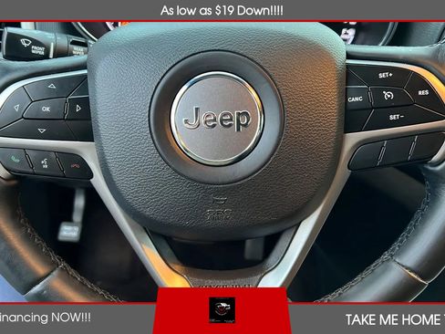 Used 2019 Jeep Grand Cherokee Laredo image 13
