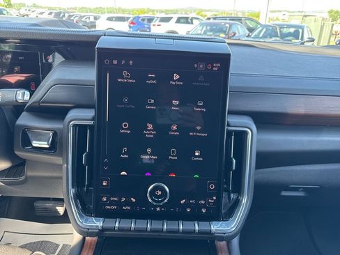 Used 2025 GMC Yukon XL Denali AWD/4WD image 22