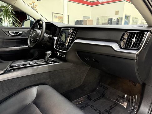 Used 2020 Volvo S60 T6 Momentum AWD/4WD image 18