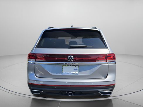 Certified 2025 Volkswagen Atlas SE FWD image 4