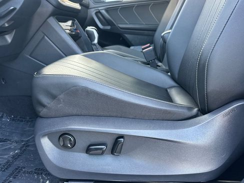 Used 2024 Volkswagen Tiguan SE image 13