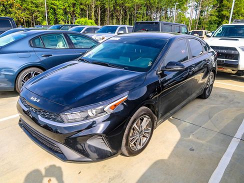 Used 2023 Kia Forte LXS w/ LXS Technology Package FWD image 1