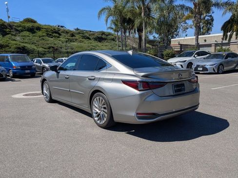 Used 2019 Lexus ES 300h ES 300h Luxury w/ Accessory Package 2 image 8