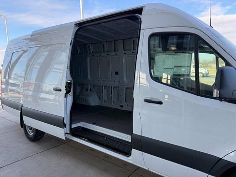 New 2025 Mercedes-Benz Sprinter 2500 image 22