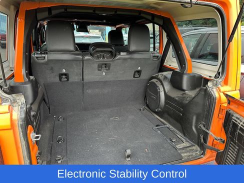 Used 2025 Jeep Wrangler Unlimited Sahara AWD/4WD image 6