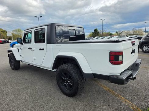 Used 2023 Jeep Gladiator Sport AWD/4WD image 7
