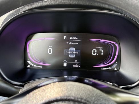 Used 2025 Kia Soul LX w/ LX Technology Package FWD image 38