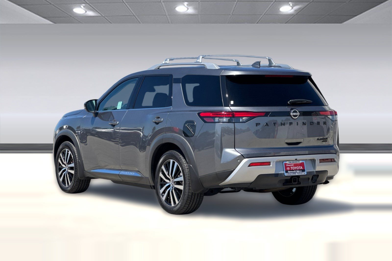Used 2024 Nissan Pathfinder Platinum w/ Cargo Package AWD/4WD image 3