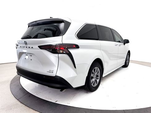 Used 2023 Toyota Sienna XLE w/ Protection Package (TMS) FWD image 18