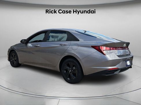 Used 2023 Hyundai Elantra SEL image 7