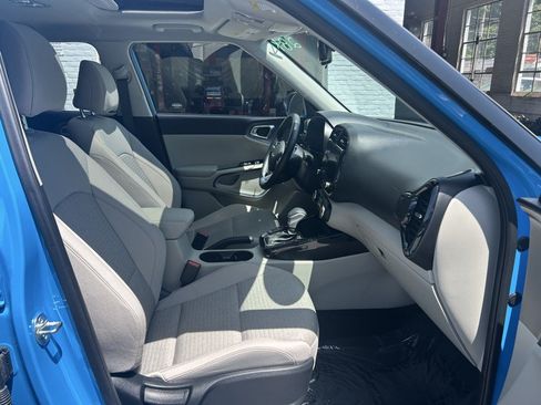 Used 2023 Kia Soul EX FWD image 12