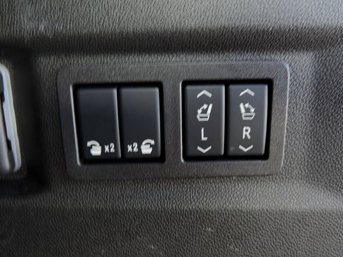 Certified 2025 GMC Yukon Denali image 21