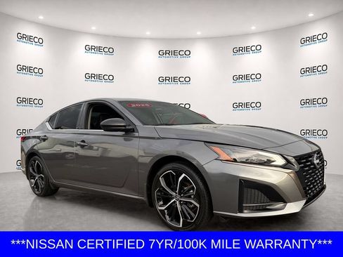 Certified 2025 Nissan Altima 2.5 SR FWD image 1