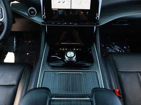 Used 2023 Jeep Wagoneer Series II AWD/4WD image 31