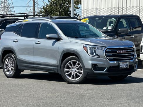 Used 2023 GMC Terrain SLT image 2