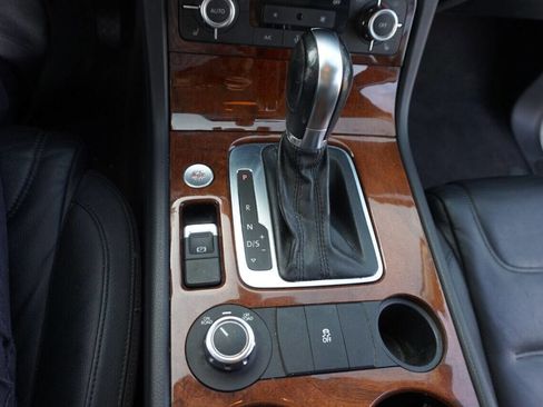 Used 2014 Volkswagen Touareg TDI image 30